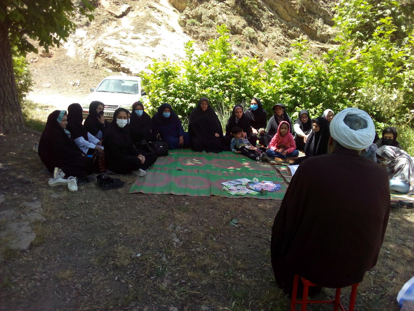 برگزاري دوره هاي آموزشي کار با رايانه و کاردستي در کانون امام جعفر صادق (ع) ناغان
