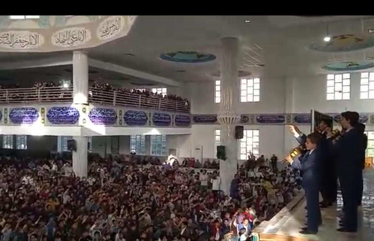 نواي «مرگ بر آمريکا» توسط گروه سرود نسيم صبا در مصلي شهر لردگان طنين انداز شد