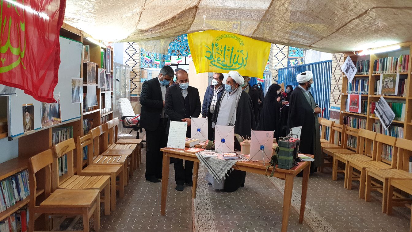 برگزاري نمايشگاه کتاب و پوستر هاي نماز در کانون فرهنگي هنري  ضحي، مسجد امام حسن (عليه السلام) بروجن