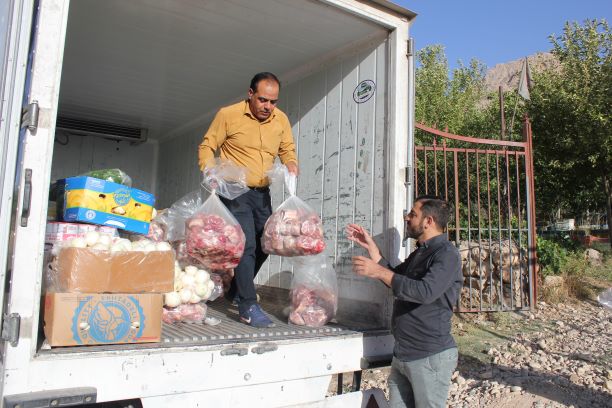 اطعام غدير/ طبخ و توزيع غذا و ميهمان شدن بيش از 8000 نفر بر سفره غدير در چهارمحال و بختياري