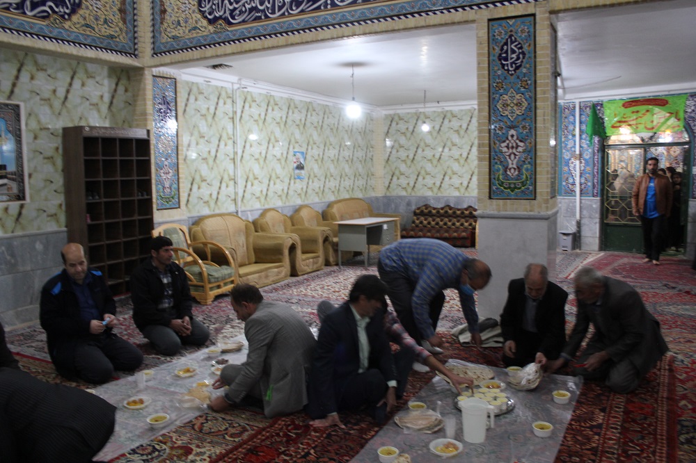 سفره ساده افطاري - مسجد امام علي (ع) شهرکرد - کانون فرهنگي هنري شبستان نور