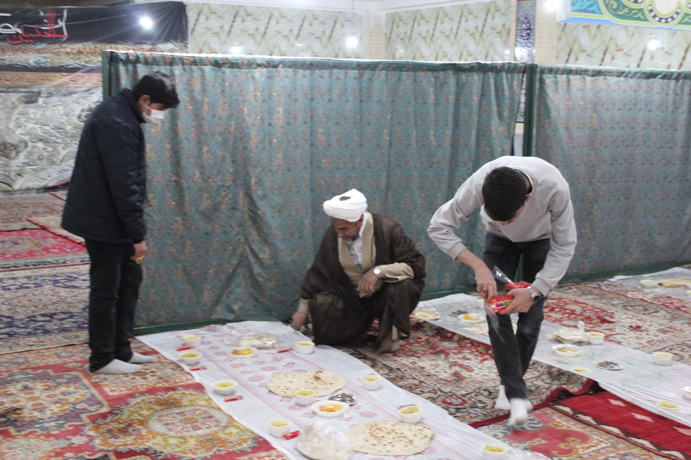 سفره ساده افطاري - مسجد امام علي (ع) شهرکرد - کانون فرهنگي هنري شبستان نور