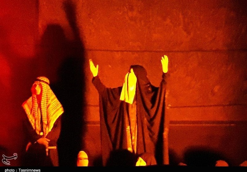 اعضاي کانون انصار المهدي (عج) فارسان در کنگره عظيم اربعين نمايشهاي آييني اجرا ميکنند